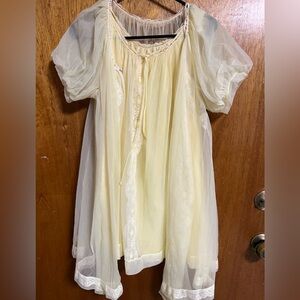 Vintage miss elaine  canary yellow nightgown